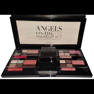 VICTORIA SECRET SUPERMODEL ON-THE-GO MAKEUP KIT